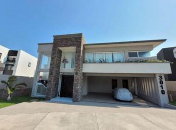 Casa · 556m² · 4 Recámaras · 3 Estacionamientos · Casa en Punta Tiburón