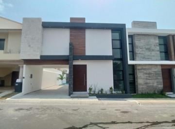 Casa · 180m² · 3 Recámaras · 1 Estacionamiento · Casa en Venta en Lomas Residencial con Alberca