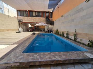 Casa · 327m² · 3 Recámaras · 5 Estacionamientos · Casa en Arenal