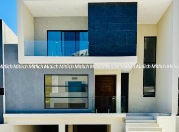 Casa · 415m² · 4 Recámaras · 3 Estacionamientos · Casa en Venta Fracc. Bosque Real $9,000,000