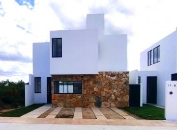 Casa · 134m² · 2 Recámaras · 2 Estacionamientos · Casa en Venta en Privada con Piscina en Conkal