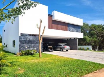 Casa · 615m² · 5 Recámaras · 3 Estacionamientos · Venta de Residencia de Lujo, Entrega Inmediata en Yucatán Country Club