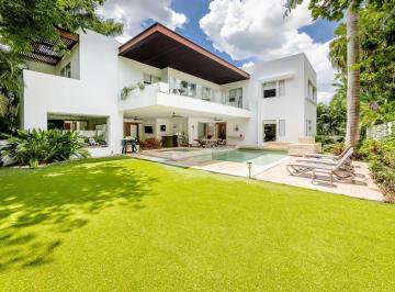 Casa · 635m² · 4 Recámaras · 4 Estacionamientos · Residencia de Lujo en Privada Exclusiva del Yucatán Country Club