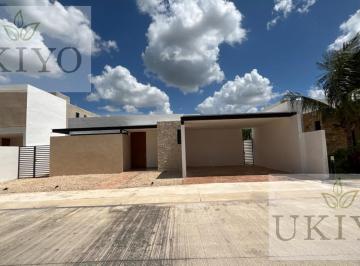 Casa · 220m² · 2 Recámaras · 2 Estacionamientos · Casa en Venta en Country Club, Yucatan
