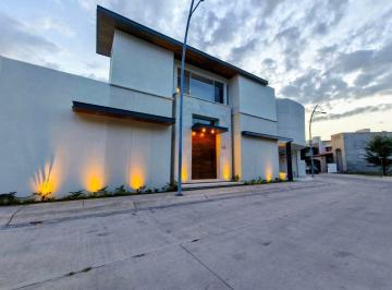 Casa en condominio de 3 habitaciones, Aguascalientes · Exclusiva Casa en Loretta 1, La Zona de Moda