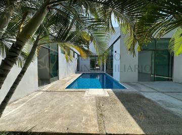 Casa · 400m² · 3 Recámaras · 2 Estacionamientos · Casa en Renta en Villa Magna con Alberca