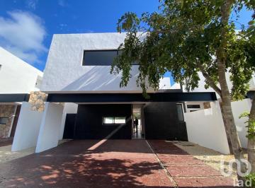 Casa · 223m² · 3 Recámaras · 2 Estacionamientos · Hermosa Casa, Privada Manantiales del Mayab, Conkal, Yucatan