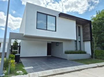 Casa en condominio · 246m² · 3 Recámaras · 2 Estacionamientos · Casa en Venta en Lomas del Molino IV