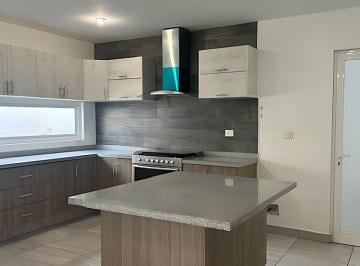 Casa en condominio de 4 habitaciones, Querétaro · Casa en Venta en Colinas de Juriquilla