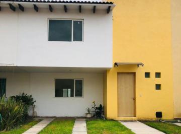Casa de 4 habitaciones, Corregidora · Casa en Venta en Querétaro ¡El Pueblito, Dentro de Privada con Alberca! Excelente Ubicación