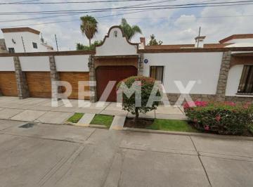 Casa · 458m² · 3 Recámaras · 2 Estacionamientos · Casa Gran Jardín - (4)