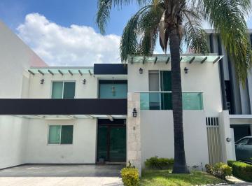 ESTA HERMOSA RESIDENCIA LISTA PARA HABITAR, SE ENCUENTRA UBICADO EN UNO DE LOS M · Casa en Renta con Amplio Jardin Moderna Zona de Lomas de Angelópolis 1