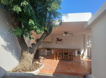 Casa · 300m² · 5 Recámaras · 4 Estacionamientos - Gior Lopez · Casa Grande en San Pedro