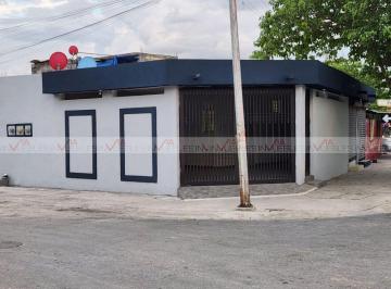 Local comercial · 115m² · 3 Estacionamientos · Local Comercial en Renta en Manantial