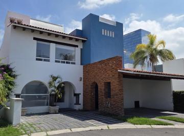 Casa en condominio · 296m² · 3 Recámaras · 4 Estacionamientos · Casa en Venta | Claustros del Sur, Centro Sur, Qro. Cerca del Nuevo Hospital Ángeles