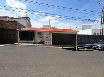Casa · 400m² · 5 Recámaras · 2 Estacionamientos · Venta de Casa en Loma Dorada Queretaro