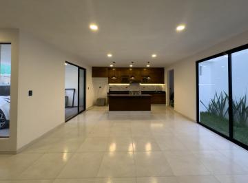 Casa · 205m² · 4 Recámaras · 2 Estacionamientos · Casa en Venta en Montebello, Zona San Bernardino Tlaxcalancingo, a Lado de Parque Loro