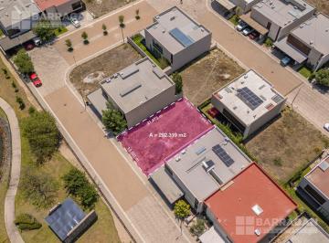 Terreno / Lote · 292m² · Lote Residencial en Venta en Lomas del Campanario Norte, Santa Inés