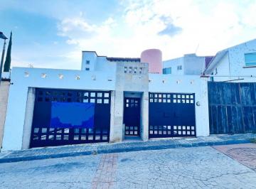 Casa de 3 habitaciones, Querétaro · Casa de Autor en Venta con Jacuzzi y Baños en Casa Recámara en Milenio III Querétaro