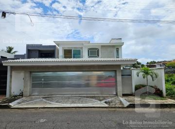 Casa · 374m² · 3 Recámaras · 3 Estacionamientos · Casa en Venta en Costa de Oro