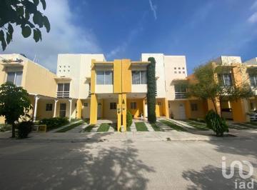 Casa · 120m² · 3 Recámaras · 1 Estacionamiento · Casa en Renta Amueblada en Privadas Mactumatza, Al Sur Pte de Tuxtla