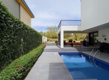Casa · 679m² · 3 Estacionamientos · Casa en Club de Golf La Loma