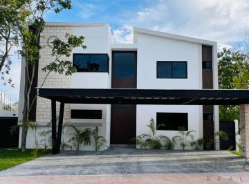 Casa · 392m² · 4 Recámaras · 4 Estacionamientos · Estrena Exclusiva Residencia en Lagos del Sol