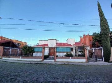 Casa · 193m² · 3 Recámaras · 2 Estacionamientos · Casa en Renta Tequisquiapan 11183