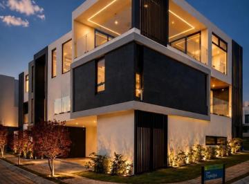 Casa · 605m² · 4 Recámaras · 3 Estacionamientos · Casa en Cascatta