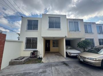 Casa de 3 habitaciones, Zapopan · Casa en Renta en El Colli Urbano