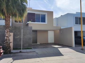 Casa · 165m² · 3 Recámaras · 2 Estacionamientos · La Firma Real State Vende Preciosa Casa en Coto Cerrado en Alcázar Al Norte