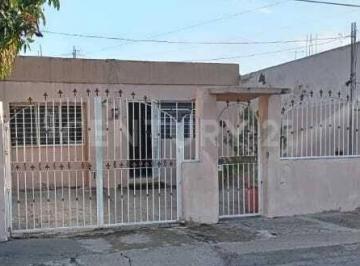 Casa · 177m² · 4 Recámaras · 2 Estacionamientos · Casa en Venta en 8 de Julio, Guadalajara.