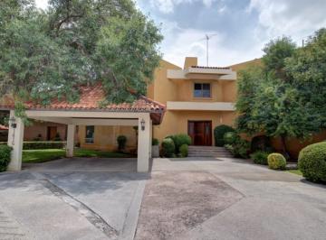 Casa de 4 habitaciones, Saltillo · Casa Venta Residencial Nogalar del Campestre, Muy Amplia, con Vigilancia Cel