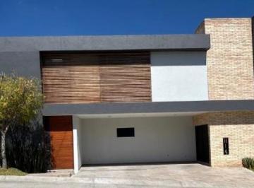 Casa · 259m² · 3 Recámaras · 2 Estacionamientos · Casa en Lomas del Molino III