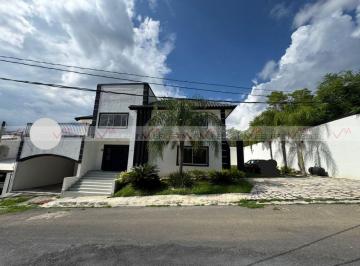 Casa · 424m² · 3 Recámaras · 4 Estacionamientos · Casa en Venta en Bosques de Las Lomas