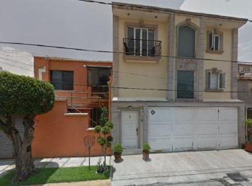 Casa de 4 habitaciones, Naucalpan de Juárez · Casa en Hda. Echegaray, con Patio, Cerca de Parque Naucalli, Centro Comercial, y Vias Rapidas