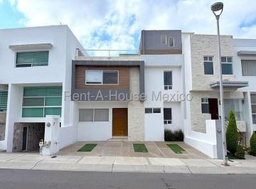 Casa en condominio de 4 habitaciones, El Marqués · Casa en Renta 4 Habitaciones con Baño y Roof, Zibatá Gpt945