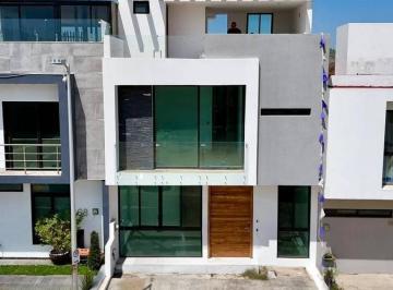 Casa · 210m² · 4 Recámaras · Casa en Casa Fuerte