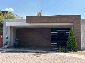 Casa · 284m² · 2 Recámaras · 3 Estacionamientos · Casa en Renta Alquerias de Pozos