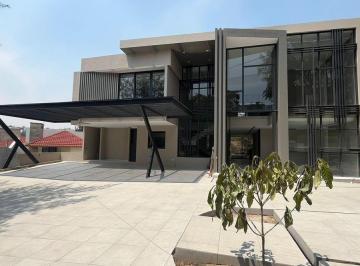 Casa · 1361m² · 4 Recámaras · 8 Estacionamientos · Venta Casa Club de Golf Vallescondido