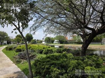 Terreno / Lote · 822m² · Terreno Residencial en Venta Colinda con Área Verde en El Campanario
