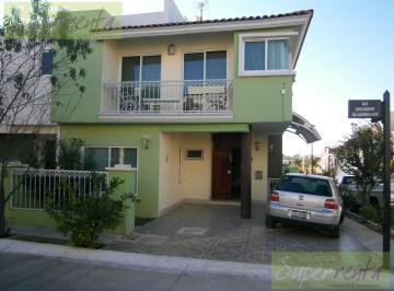 Casa · 180m² · 3 Recámaras · 2 Estacionamientos · Casa en Venta Valdepeñas $5’350,000