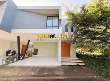 Casa de 3 habitaciones, Fortín · Vendo Casa Moderna en Fraccionamiento Privado en Fortín.