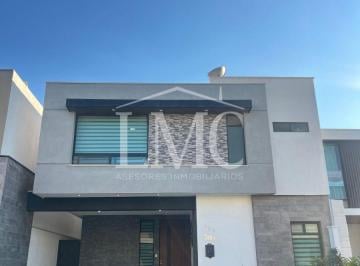 Casa de 4 habitaciones, Saltillo · En Venta Hermosa Casa Equipada en Privanzas del Campestre