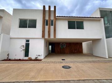 Casa · 420m² · 3 Estacionamientos · Venta de Residencia en Privada en Una de Las Principales Avs en Metepeccasa