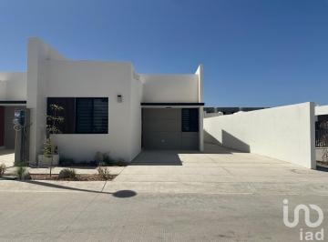 Casa · 89m² · 2 Recámaras · 1 Estacionamiento · Casa en Venta en Fraccionamiento Privado