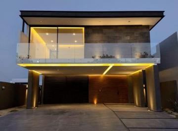 Casa de 4 habitaciones, León · Casa en Venta El Molino Residencial Frente Al Parque, con Amplio Jardín Seguridad Privada