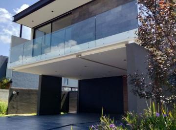 Casa de 4 habitaciones, León · Casa en Venta El Molino Residencial Frente Al Parque, con Amplio Jardín Seguridad Privada