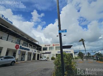 Local comercial · 55m² · 1 Estacionamiento · Local / Oficina en Venta - Punta Tulum - Sobre Av Colosio