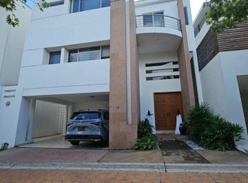 Casa de 3 habitaciones, San Pedro Garza García · Casa en Venta en Las Privanzas, Valle Oriente – San Pedro Garza García